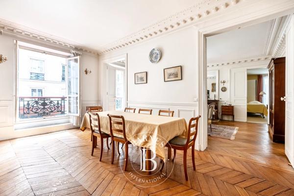 Paris 8ème, Appartement 2 Chambres -  103 m² à vendre