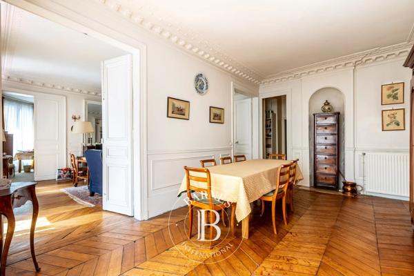 Paris 8ème, Appartement 2 Chambres -  103 m² à vendre
