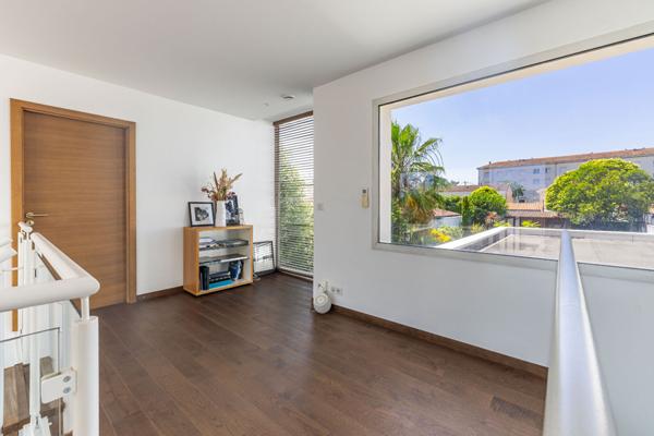 Maison d'Architecte avec Jardin et Piscine à Talence  À 10 min à pied du Parc Peixotto