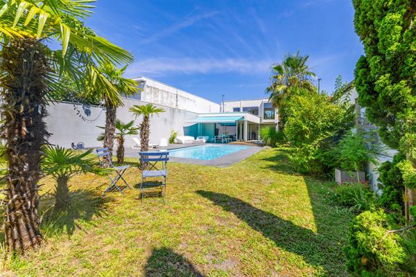 Maison d'Architecte avec Jardin et Piscine à Talence  À 10 min à pied du Parc Peixotto