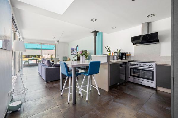 Maison d'Architecte avec Jardin et Piscine à Talence  À 10 min à pied du Parc Peixotto