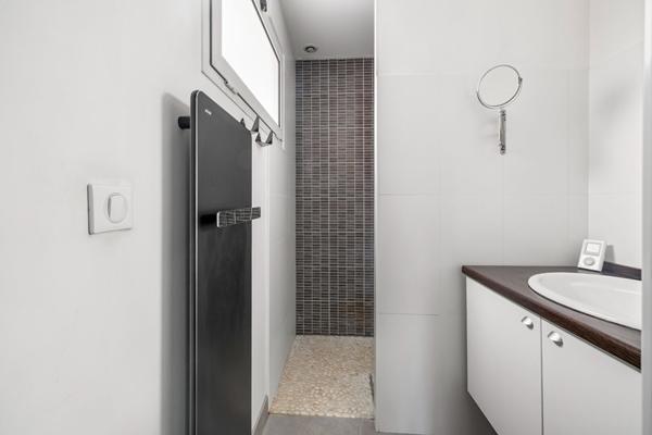 Maison d'Architecte avec Jardin et Piscine à Talence  À 10 min à pied du Parc Peixotto