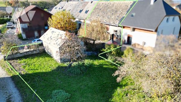 Ancien corps de feme mitoyen de 270m² de plancher et son terrain de 2190m²