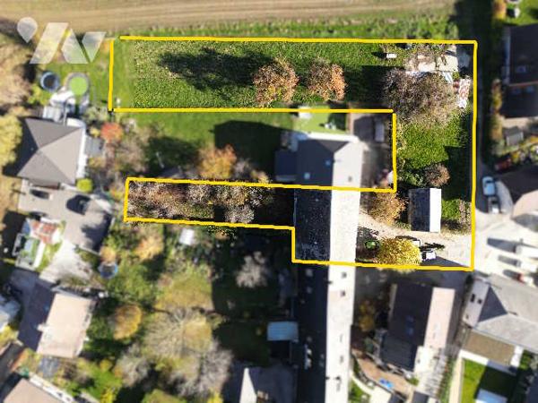 Ancien corps de feme mitoyen de 270m² de plancher et son terrain de 2190m²