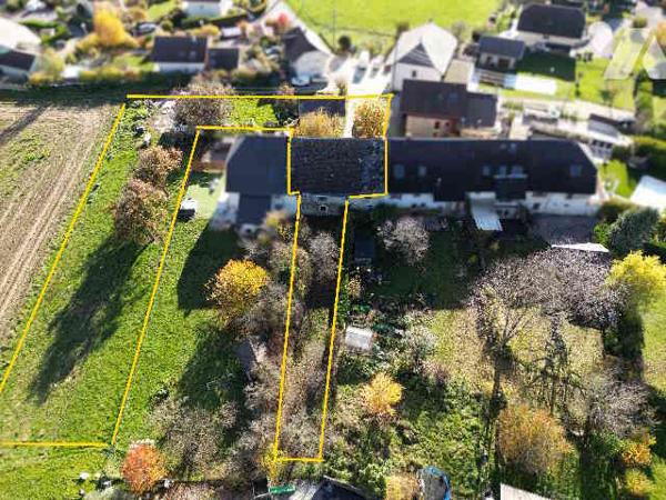 Ancien corps de feme mitoyen de 270m² de plancher et son terrain de 2190m²