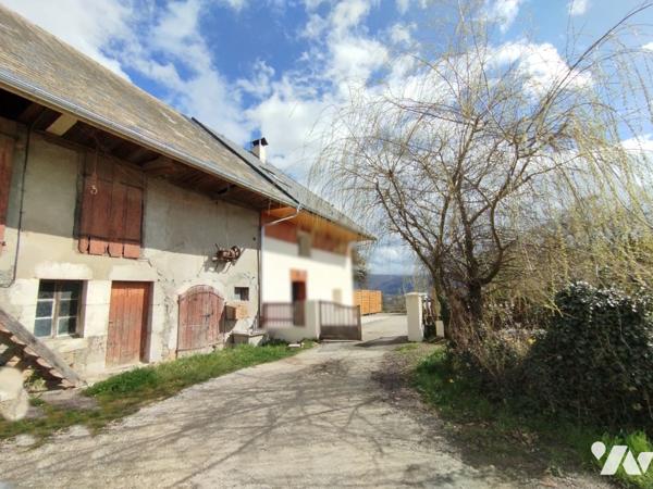 Ancien corps de feme mitoyen de 270m² de plancher et son terrain de 2190m²