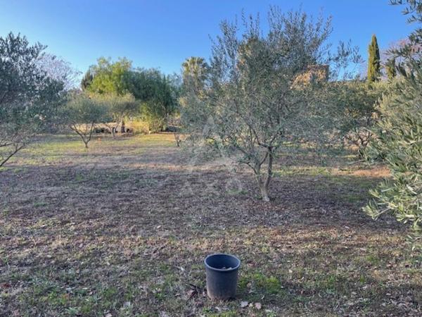 TERRAIN A BATIR DE 608M² A VIABILISER