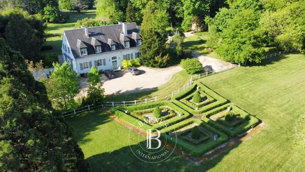 Bourges, Propriété 7 Chambres -  370 m² à vendre