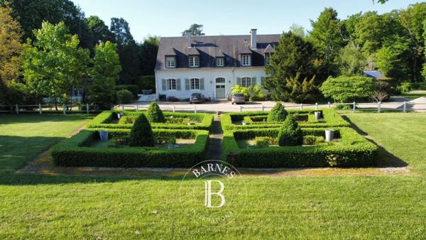 Bourges, Propriété 7 Chambres -  370 m² à vendre