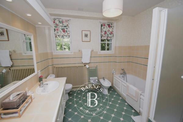 Bourges, Propriété 7 Chambres -  370 m² à vendre