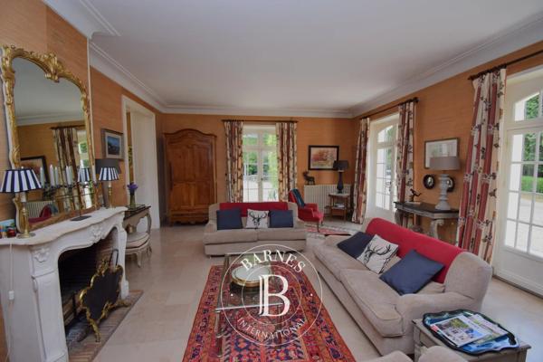 Bourges, Propriété 7 Chambres -  370 m² à vendre