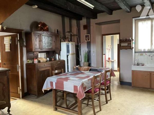 A VENDRE : Corps de ferme idéalement situé sur 3,74 hectares de terrain attenant, sans voisinag...