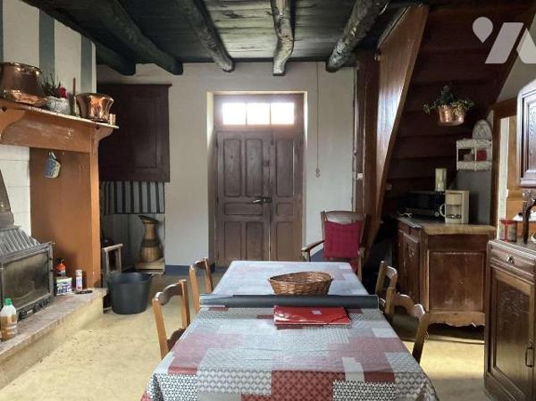 A VENDRE : Corps de ferme idéalement situé sur 3,74 hectares de terrain attenant, sans voisinag...