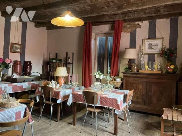 A VENDRE : Corps de ferme idéalement situé sur 3,74 hectares de terrain attenant, sans voisinag...