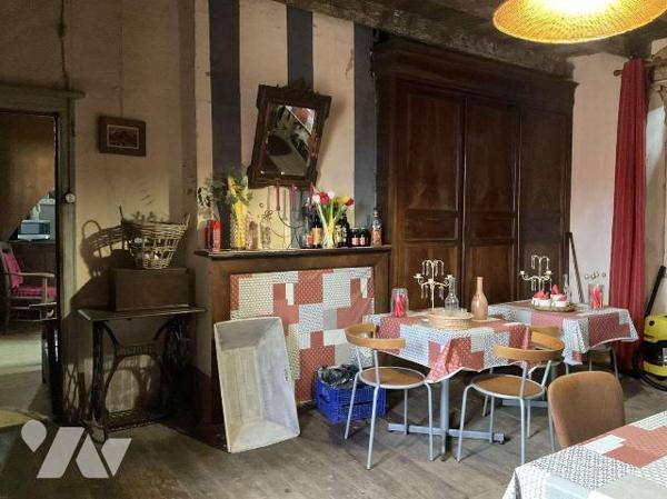 A VENDRE : Corps de ferme idéalement situé sur 3,74 hectares de terrain attenant, sans voisinag...