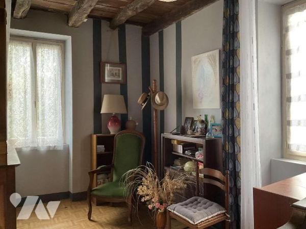 A VENDRE : Corps de ferme idéalement situé sur 3,74 hectares de terrain attenant, sans voisinag...