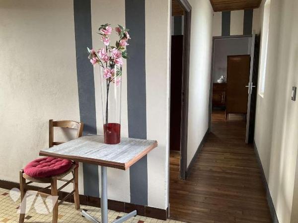 A VENDRE : Corps de ferme idéalement situé sur 3,74 hectares de terrain attenant, sans voisinag...