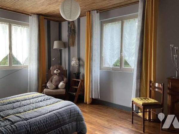 A VENDRE : Corps de ferme idéalement situé sur 3,74 hectares de terrain attenant, sans voisinag...