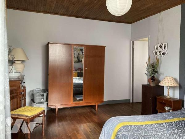 A VENDRE : Corps de ferme idéalement situé sur 3,74 hectares de terrain attenant, sans voisinag...