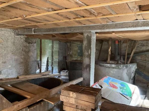 A VENDRE : Corps de ferme idéalement situé sur 3,74 hectares de terrain attenant, sans voisinag...