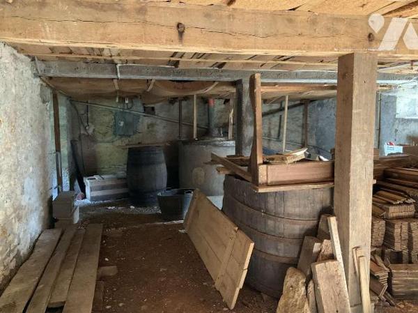 A VENDRE : Corps de ferme idéalement situé sur 3,74 hectares de terrain attenant, sans voisinag...