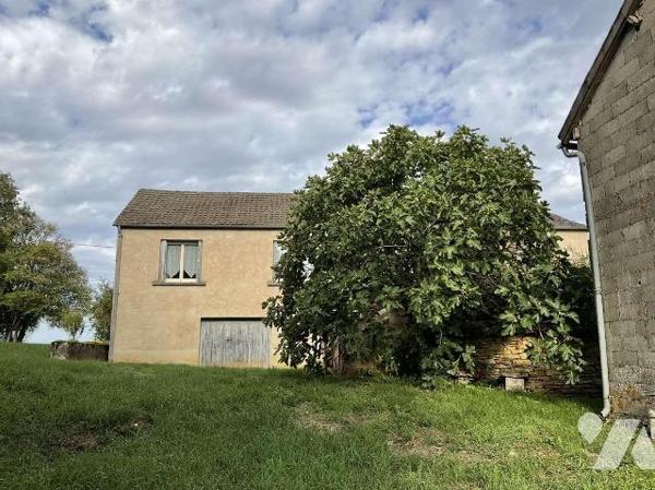 A VENDRE : Corps de ferme idéalement situé sur 3,74 hectares de terrain attenant, sans voisinag...