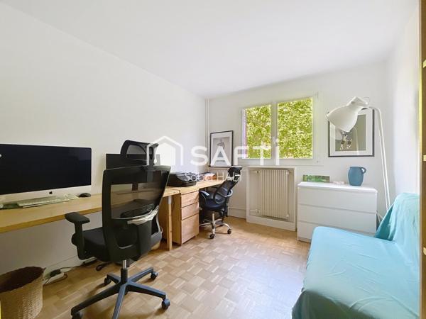 Colombes Centre- 4P Familial au Calme, Balcon plein sud, Box en sous-sol.