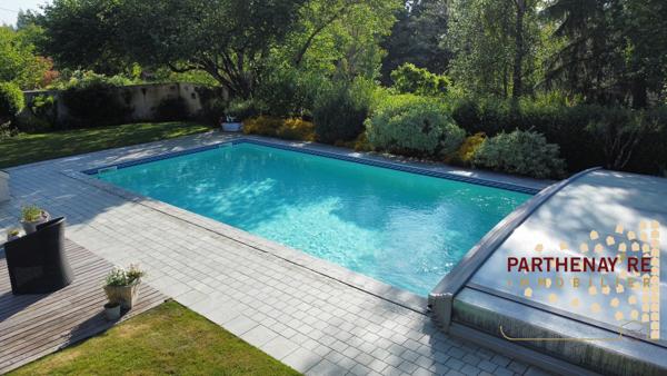 Jolie Maison atypique T6 avec piscine