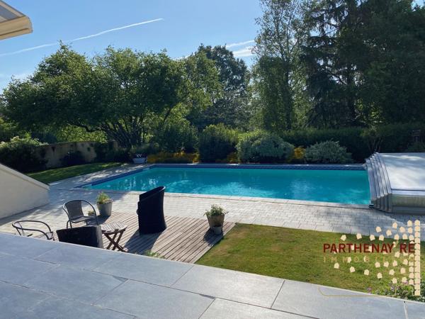 Jolie Maison atypique T6 avec piscine