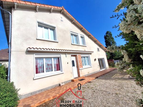 Maison 4 chambres + bureau - Terrain clos de 980 m² avec dépendances