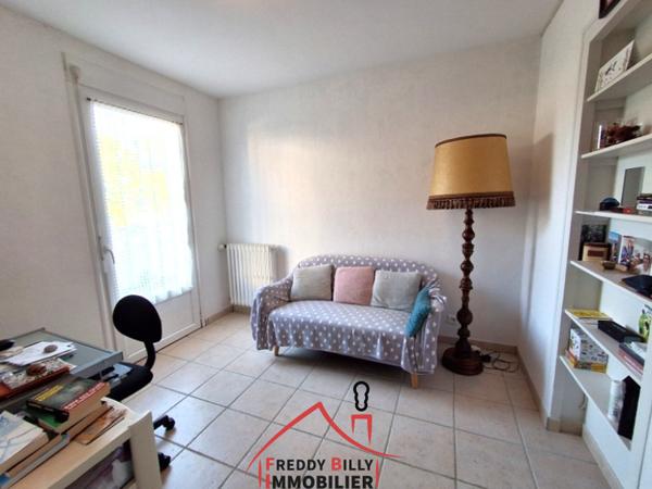 Maison 4 chambres + bureau - Terrain clos de 980 m² avec dépendances