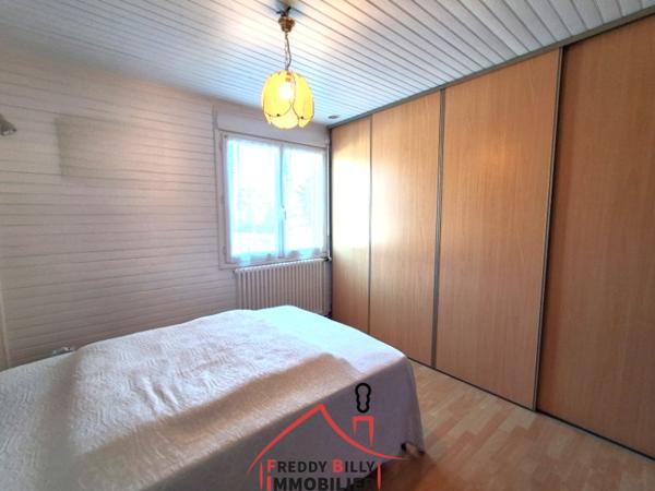 Maison 4 chambres + bureau - Terrain clos de 980 m² avec dépendances
