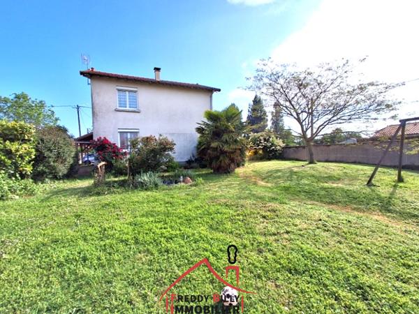 Maison 4 chambres + bureau - Terrain clos de 980 m² avec dépendances