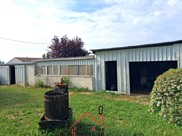 Maison 4 chambres + bureau - Terrain clos de 980 m² avec dépendances