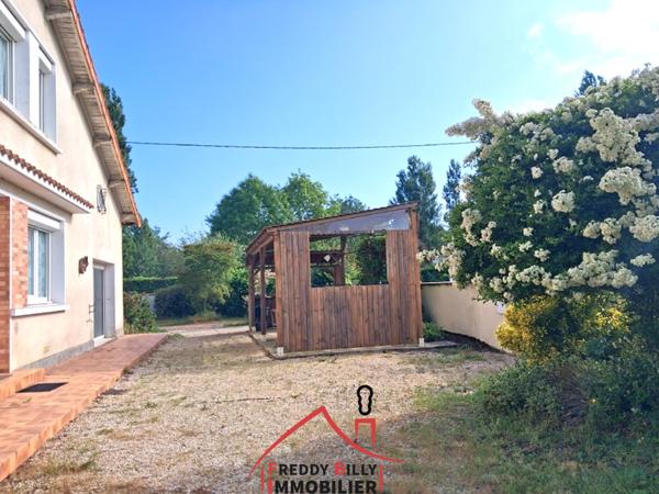Maison 4 chambres + bureau - Terrain clos de 980 m² avec dépendances
