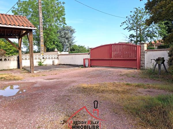 Maison 4 chambres + bureau - Terrain clos de 980 m² avec dépendances