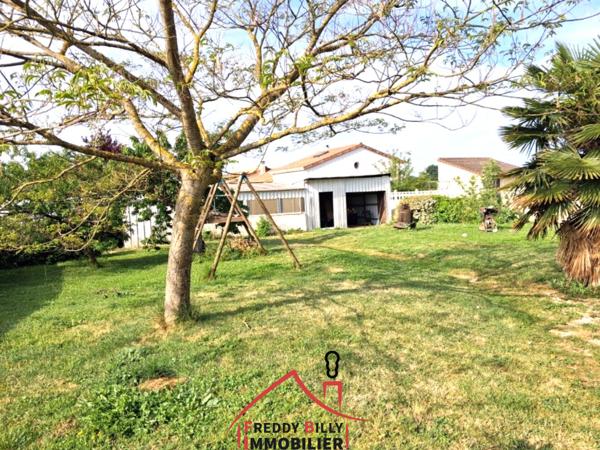 Maison 4 chambres + bureau - Terrain clos de 980 m² avec dépendances