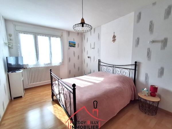 Maison 4 chambres + bureau - Terrain clos de 980 m² avec dépendances