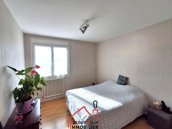 Maison 4 chambres + bureau - Terrain clos de 980 m² avec dépendances