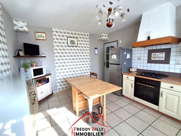 Maison 4 chambres + bureau - Terrain clos de 980 m² avec dépendances