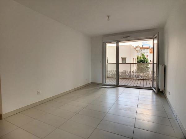 Appartement À louer 2 pièce(s) 46 m²
