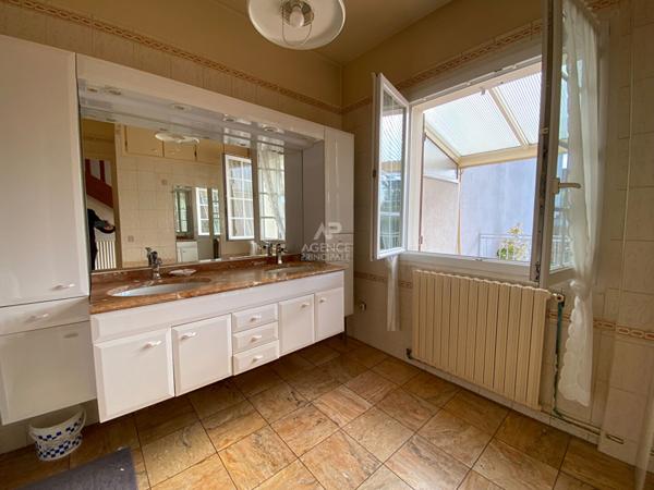 Maison Nanterre 8 pièce(s) 273 m2 €875 000 ** - Référence 14975