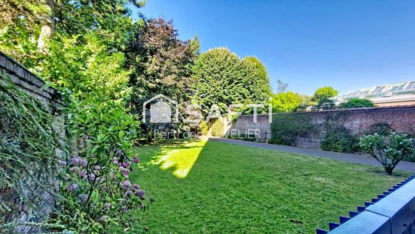 Vieux-Lille - T2 de 71 m² à conforter - rez-de-jardin sud-ouest, balcon, garage et cave
