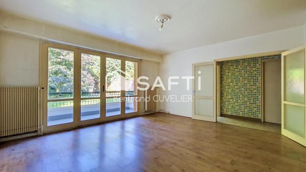 Vieux-Lille - T2 de 71 m² à conforter - rez-de-jardin sud-ouest, balcon, garage et cave