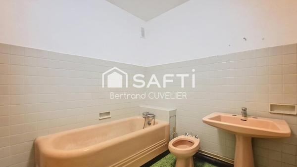 Vieux-Lille - T2 de 71 m² à conforter - rez-de-jardin sud-ouest, balcon, garage et cave