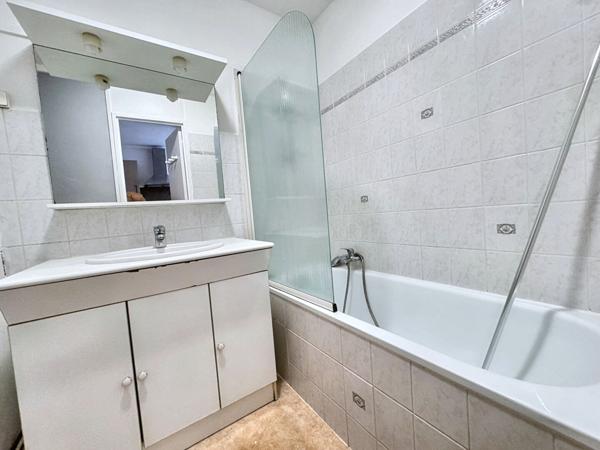 FACS- Nantes T2- 38.65 m2-BALCON-CAVE-ASCENSEUR,  
Nantes 44300