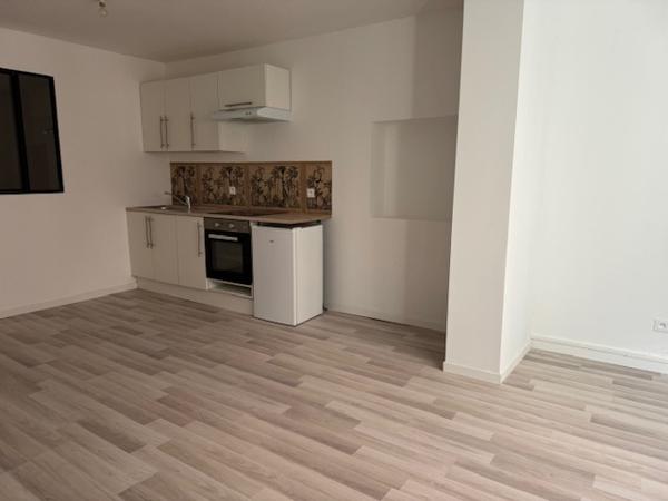 Draguignan (83300) A LOUER DRAGUIGNAN Appartement type 2 pièces refait à neuf – Centre ancien (rue des Chaudronniers)