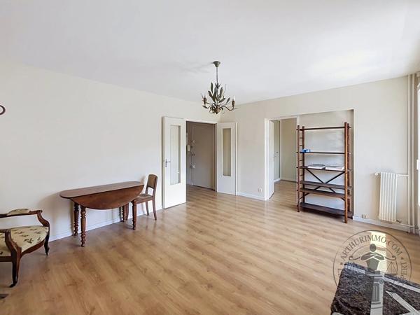 Vente                                                      Appartement
                        
                     3 pièces                      68 m2                     à Dourdan