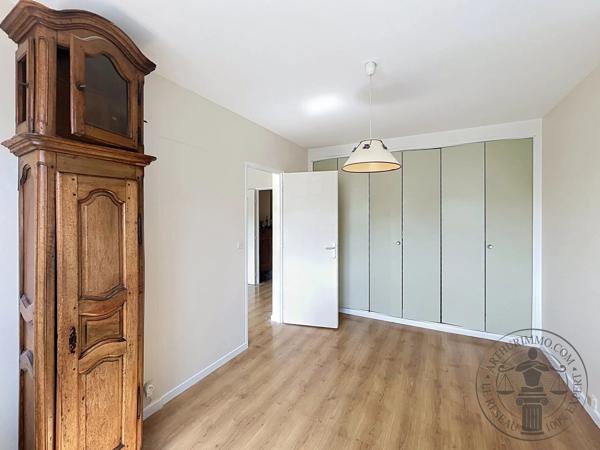 Vente                                                      Appartement
                        
                     3 pièces                      68 m2                     à Dourdan
