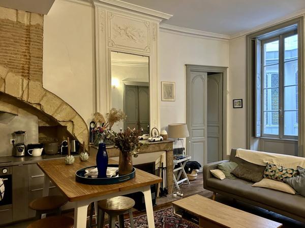 Acheter un Appartement de 59m2 de type 2/2Bis dans un bel immeuble classé quartier Saint Paul/Grosse cloche avec grande cave et débarras